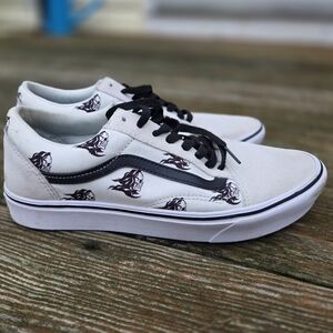 White Skull Vans